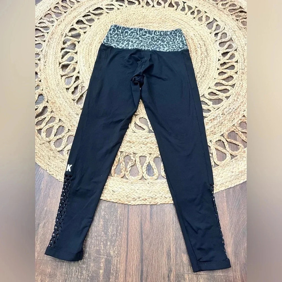 Victoria Secret’s PINK Leggings Size Med Grey Cheetah Print - Picture 5 of 5